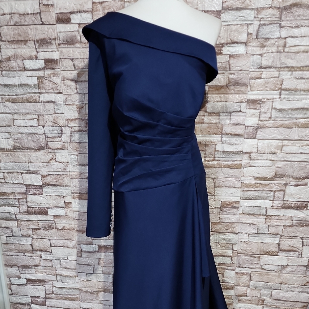 JJ'S House Brand New Elegant Navy Off-Shoulder Dress
